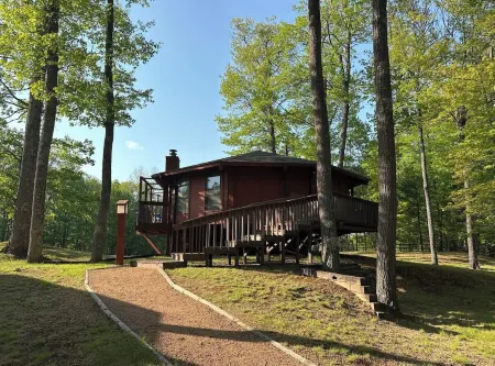 Eagle River Apple Tree House - Cozy 2-bedroom house - Sleeps 6