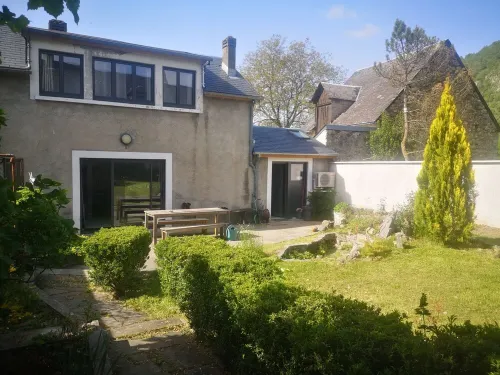 Vacation home with garden Hotels in Beaudéan