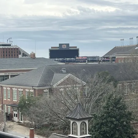 3 beds 3 baths and amazing views of Jordan Hare!!