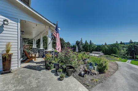 Charming 1-bedroom house with WiFi, AC in lovely Snohomish Отели в г. Каткарт