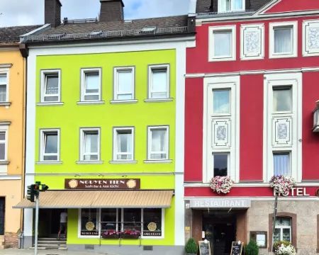 BaliApartment, kitchen, parking lot, 24h digital check-in, Wlan 150MBit Hotels in Hof