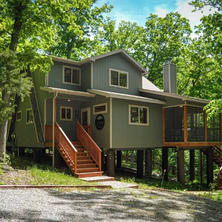 Huge Custom 4-Bedroom Chalet in Innsbrook Resort - Pet Friendly!