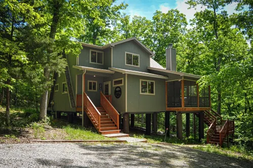 New Listing!! Huge Custom 4-bedroom Chalet in Innsbrook Resort - Pet Friendly!