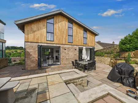 Oakwood House Отели рядом с достопримечательностью «Ли Гарденс Лтд»