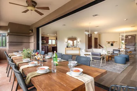 Pyramid by Avantstay Luxe Sedona Mansion w/ Views, 7Mins to Downtown Отели рядом с достопримечательностью «Катедрал Рок»