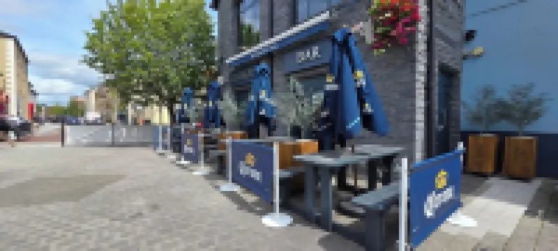 The Courtyard Apartments - bar