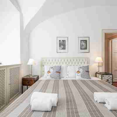 Aurora in Pantheon Apartment Rooms