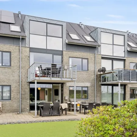 "Skade" - 10m from the Sea