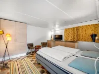 "Evamaria" - 10m from the sea