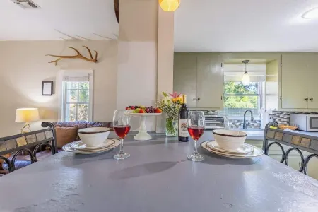 Tristian Suite Walk to Main Street