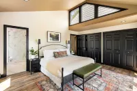 Big Sky by AvantStay Mountain Home w Great Views Hot Tub Al Fresco Dining