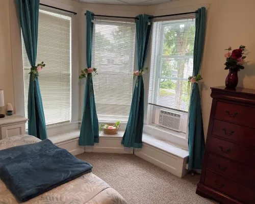 Charming 3-bedroom townhome with WiFi, in central location in Potsdam Village Hotels in Potsdam