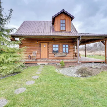 Private Hot Tub: 'Blue Sky Cabin' in Sequim