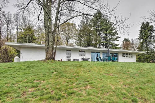 2 Mi to Lake Winnipesaukee! Group Hideaway - 3-stjärniga