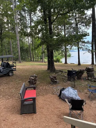 Small cabin right on the lake !