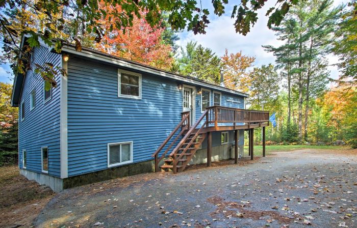 Bethel Chalet w/ Hot Tub: 3 Miles to Sunday River!