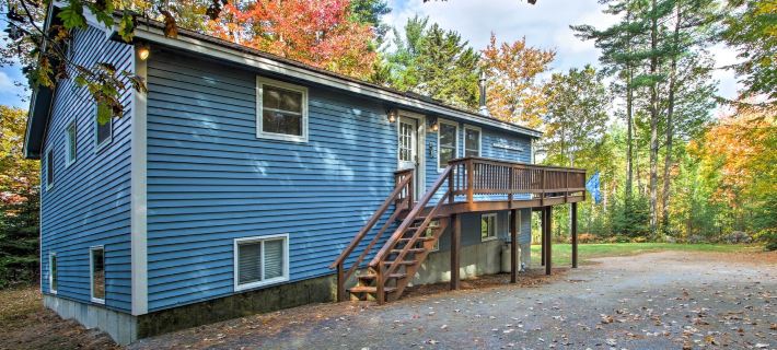 Bethel Chalet w/ Hot Tub: 3 Miles to Sunday River! Hotels in Bethel