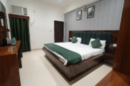 Hotel Hari Kripa Dham Near Prem Mandir by Hrg