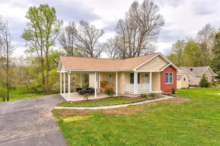 Brand new home - 5 min to ETSU - Comfort & Convenience