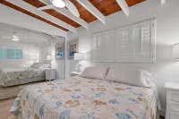 Welcome to Siesta Dreams at Casa Mar!! Hotels near Lawrence Chip Beach
