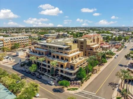 Architectural Digest Condo in Old Town Scottsdale Entertainment District Отели рядом с достопримечательностью «On The Edge Gallery»