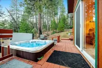 The Cabin Life- Dog Friendly w/3BR+loft & Hot Tub
