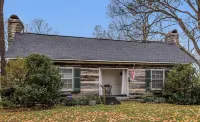 Elegant 1800's cabin in charming downtown Franklin 25 min South of Nashville