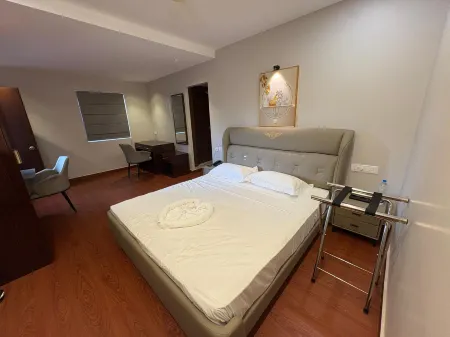 Kanak Residency Kuthuparamba Отели рядом с достопримечательностью «Uchatthu Kayam Riverside Picnic Spot»