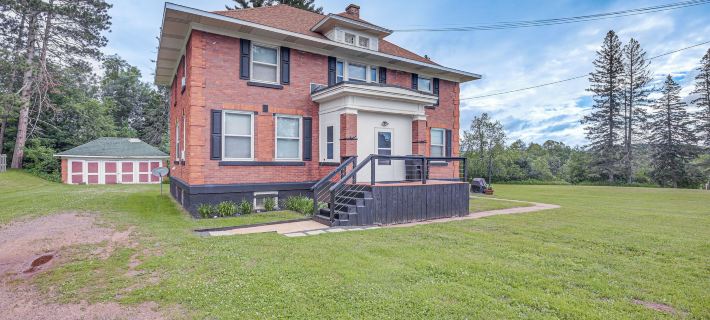Spacious Home in Ramsay: 9 Smart TVs + Pool Table! Hotels in Gogebic County
