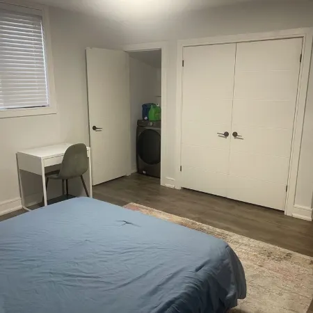 Cozy retreat! Perfect for two. Relax & unwind in this charming space.