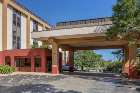 SureStay Plus Hotel by Best Western Chicago Lombard