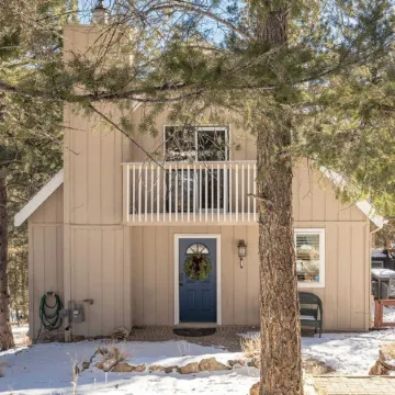 Southwest Mountain Getaway w/ Hot Tub & Game Room, Pet-Friendly