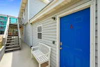 "Sand Dollar Suites" Suite 4: A Short Stroll from Our Sandy Shores!