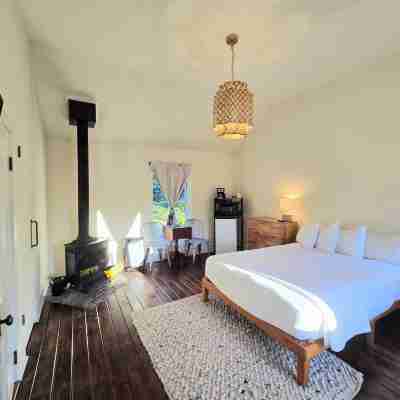 Dennen's Victorian Farmhouse Rooms