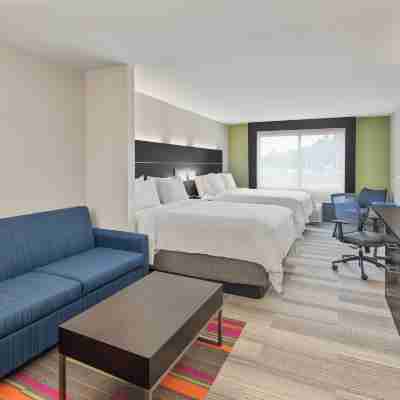 Holiday Inn Express & Suites Hardeeville-Hilton Head by IHG Rooms