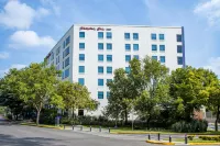 Hampton Inn by Hilton Guadalajara/Expo - románticos