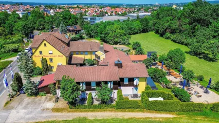 Hotel Und Restaurant Nehrener Hof Отели рядом с достопримечательностью «Barfußpark Hechingen»