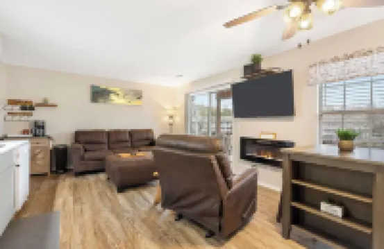 Chandlers Pondview Getaway Chic Branson Escape