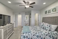 Pool & Tennis: Walkable Fernandina Beach Escape - Kæledyr tilladt