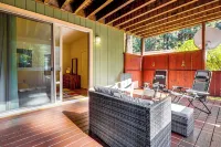 Redwoods Escape w/ Hot Tub: Near Russian River! - Condos