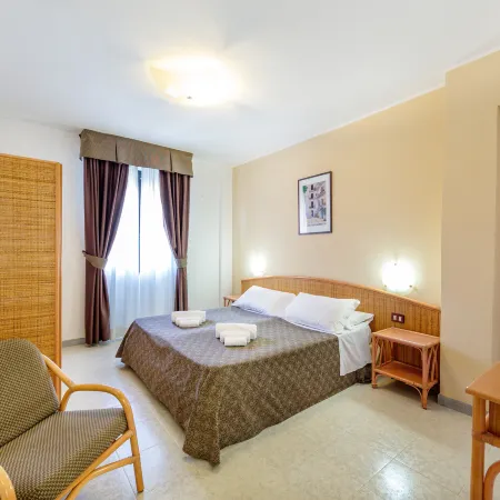 Charming Rina Sea Apartments 1 Bedroom Central Air-Con & WiFi sleeps 4 persons