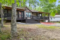 Cozy Cove Escape - Lakeside Retreat 3 Bedroom Cabin - Alppimaja
