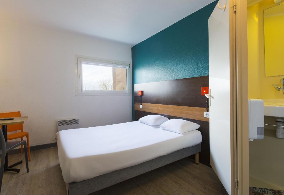 Hotel F1 Maurepas - Housity