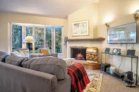 Bigwood Bliss - 3BD Riverfront Home Hotels in Ketchum