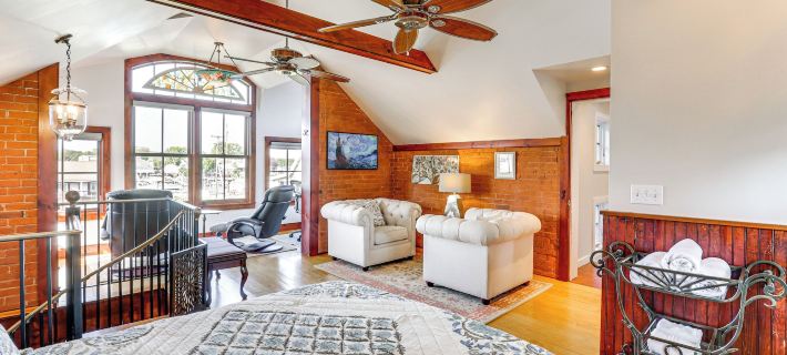 Downtown Essex Apartment - Steps to River! Ξενοδοχεία στην πόλη Middlesex County
