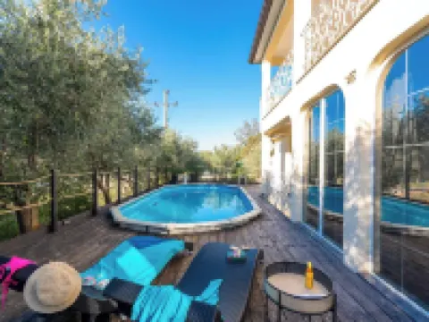 Holiday House with Pool Villa Seabird Hotels in Stifanici
