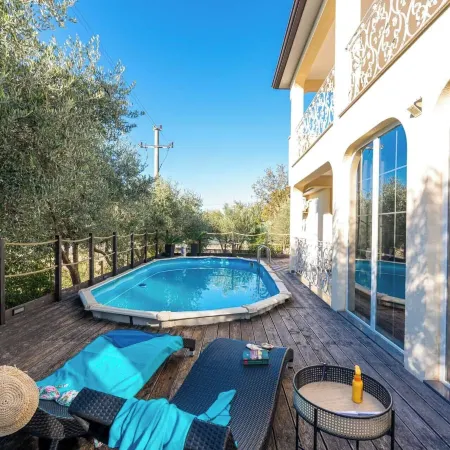 Holiday House with Pool Villa Seabird