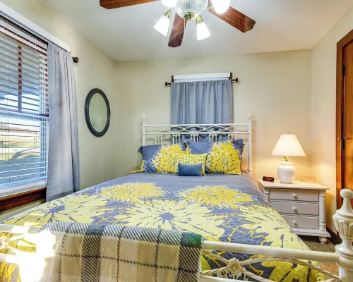 2 Mi to Stockton Lake: Family Home w/ Grill Hotels in Cedar County