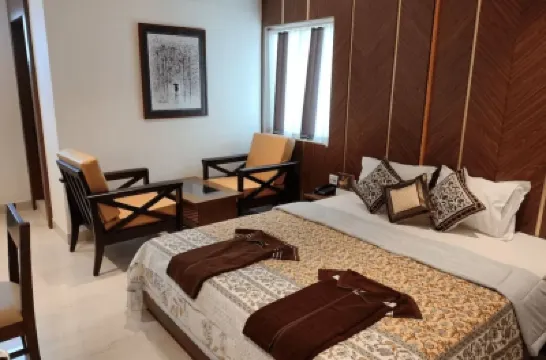 Eennra Maanikko Hotels near Plassey Monument