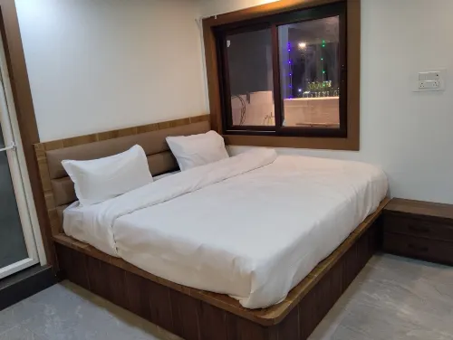Hotel 7R Residency